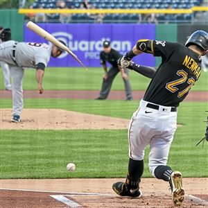 Ríos, Hernández to wear uniform No. 21 on Roberto Clemente Day