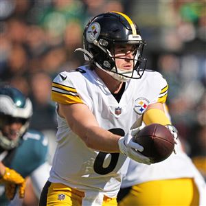 Hurts, Brown power unbeaten Eagles past Steelers 35-13 - WHYY