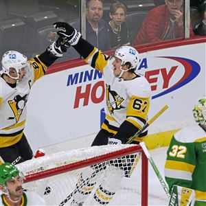 Sidney Crosby practicing with the LA Kings in 2004 : r/hockey