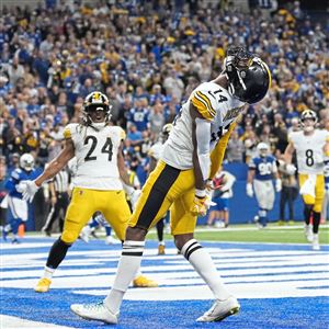 Cleveland, Ohio, USA. 22nd Sep, 2022. September 22nd, 2022 Pittsburgh  Steelers quarterback Kenny Pickett (8) during Pittsburgh Steelers vs  Cleveland Browns in Cleveland, OH at FirstEnergy Stadium. Jake  Mysliwczyk/BMR (Credit Image: ©