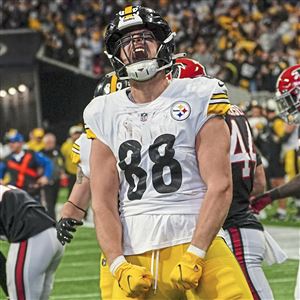 Pittsburgh Steelers tight end Pat Freiermuth (88) runs off of the line of  scrimmage during an NFL football game against the Cincinnati Bengals,  Sunday, Sep. 11, 2022, in Cincinnati. (AP Photo/Kirk Irwin