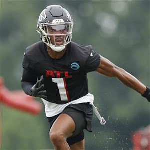 Pittsburgh Steelers tight end Connor Heyward (83) performs drills during an  NFL football practice at rookie minicamp, Friday, May 13, 2022, in  Pittsburgh. (AP Photo/Keith Srakocic Stock Photo - Alamy