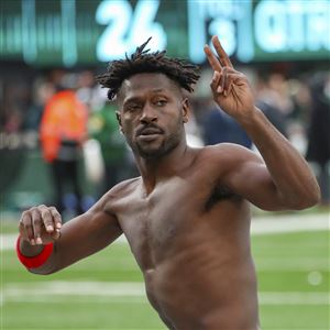 APTOPIX—Pittsburgh Steelers cornerback Levi Wallace (29) dives to make an  interception on a pass to Cincinnati Bengals wide receiver Mike Thomas (80)  during the first half of an NFL football game, Sunday