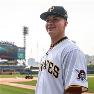 Pirates' Oneil Cruz suffers excruciating fracture clearing the benches at  Pittsburgh