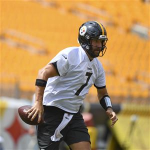 JuJu Smith-Schuster's back in school, wearing his Steelers jersey and pads  