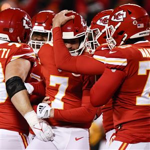 Chiefs, Eagles meet for title in Arizona