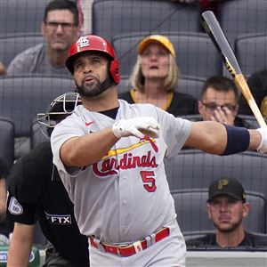 Albert Pujols gifts jersey to fan amid chase for 700 home run club