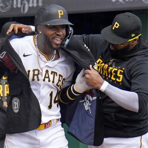 Pirates pounce against Dodgers' bullpen, tagging relievers for 8 runs to  even series