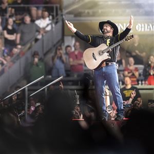 GARTH BROOKS 8x10 PHOTO 2019 SPRING TRAINING BASEBALL Pittsburgh Pirates WM