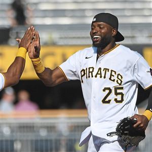 Schwindel, Cubs rally in 9th, top Pirates, 5th win in row