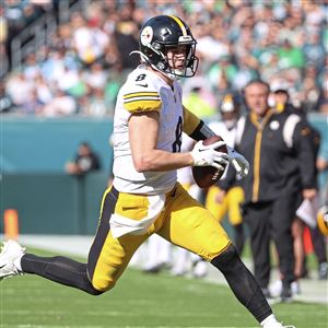 Hurts, Brown power unbeaten Eagles past Steelers 35-13 - WHYY