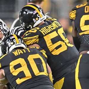 Jaylen Warren of the Pittsburgh Steelers signs autographs for fans News  Photo - Getty Images