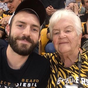 New Jersey sisters, huge Steelers fans, bake bread to support front-line  health care workers, social justice reform