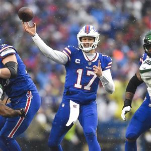 Football betting trends: Smart money is flowing to the under in these major NFL  games