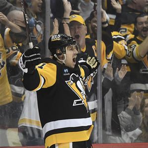 Penguins' Sydney Crosby vows to play 3 more years in Pittsburgh, hopes  Malkin, Letang stay too