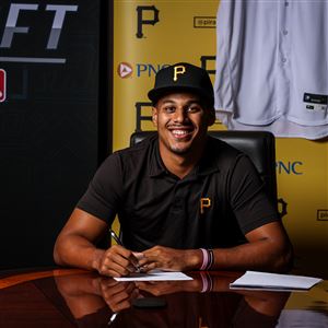 Pirates trade Clay Holmes to Yankees for two infield prospects