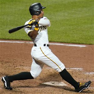 Pirates trade Clay Holmes to Yankees for infielders Hoy Jun Park