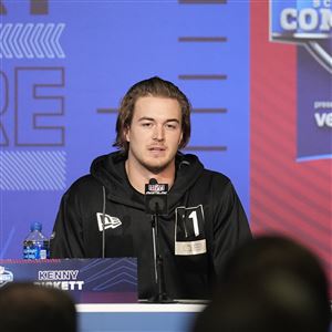 Kenny Pickett closes out NFL combine with hand measurement, on-field  workouts