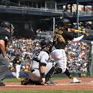 Pirates give back on Clemente Day 2023