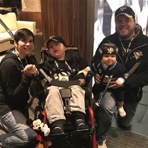 Sidney Crosby Visits the Children's Hospital of Pittsburgh 