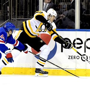 Penguins' Sidney Crosby Gave Heckler Signed Hockey Stick