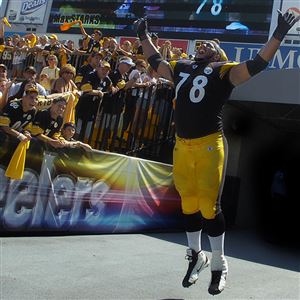 Pittsburgh Steelers fullback Derek Watt (44) during an NFL football  training camp practice, Monday, Aug. 24, 2020, in Pittsburgh. (AP  Photo/Keith Srakocic Stock Photo - Alamy