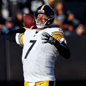 Pittsburgh Steelers quarterback Ben Roethlisberger (7) stands on the  sidelines during an NFL football game against the Oakland Raiders, Sunday,  Nov. 8, 2015, in Pittsburgh. (AP Photo/Gene J. Puskar Stock Photo - Alamy