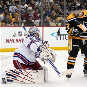 Brian Dumoulin hilariously pays off breakaway bet by sporting old