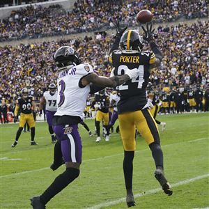 BALTIMORE, MD - JANUARY 01: Pittsburgh Steelers quarterback Kenny Pickett  (8) makes pre-snap changes during the game between the Pittsburgh Steelers  and the Baltimore Ravens on January 1, 2023 at M&T Bank