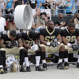 Did Mike Tomlin really tell the Steelers they could not kneel during  national anthem? 