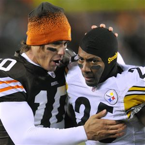 Browns end Steelers' four-game winning streak on surreal night in