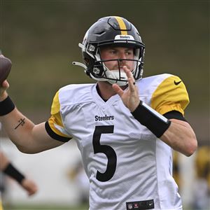 Pittsburgh Steelers tight end Connor Heyward (83) performs drills during an  NFL football practice at rookie minicamp, Friday, May 13, 2022, in  Pittsburgh. (AP Photo/Keith Srakocic Stock Photo - Alamy