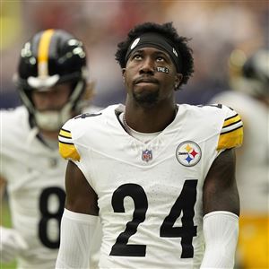 Steelers lose game, quarterback and more in abysmal showing against Texans