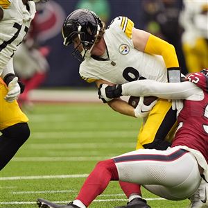 Kenny Pickett, 2 other Steelers offensive starters injured with crucial  division matchup vs. Ravens looming