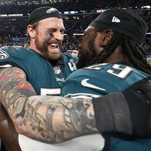 Tom Brady Congratulates LeGarrette Blount on Eagles Super Bowl Ring