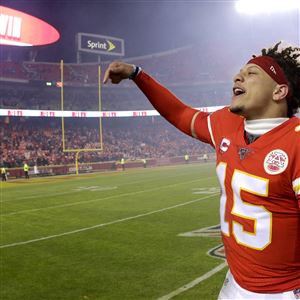 Chiefs rally past Texans, Packers hold off Seahawks