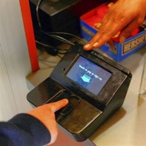 A CMU student tries to sign up for PayTango, a service that allows students to pair their fingerprints with their meal plans at Skibo Cafe on campus.