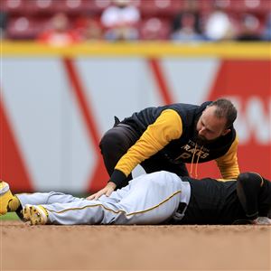 Pirates slug their way to a doubleheader split in Cincinnati