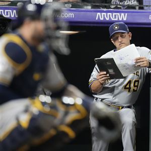 Christian Yelich signs bat, gives it to young Pirates fan, goes viral