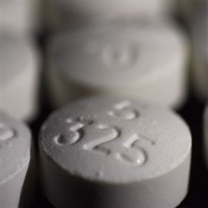 This Tuesday, Aug. 15, 2017 photo shows an arrangement of pills of the opioid oxycodone-acetaminophen. 