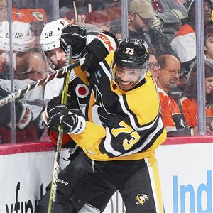 Kasperi Kapanen gets a hat trick as the Penguins chase a cranky