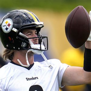 Kenny Pickett getting 'varsity action' as Steelers intrigue grows