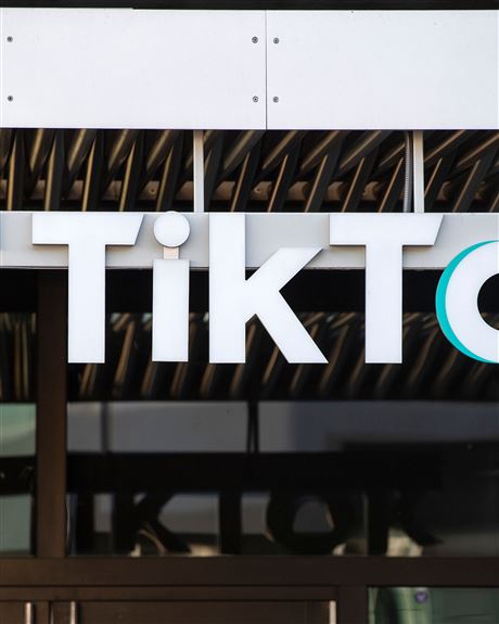 US threatens to ban TikTok unless Chinese owners divest