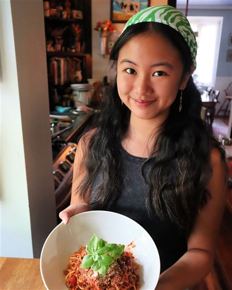 PG intern Kinnia Cheuk makes one-pot spaghetti.
