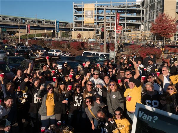 Tailgreeter - YINZERMOB TAILGATE: STEELERS VS PATRIOTS