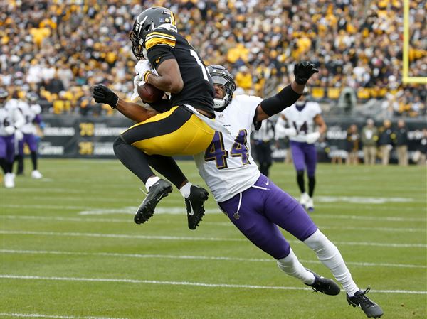 Kenny Pickett takes hit on shoulder on TD throw to George Pickens