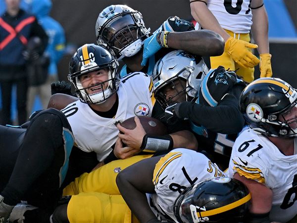 Steelers damage Panthers' playoff hopes with win behind Jaylen Warren,  Mitch Trubisky