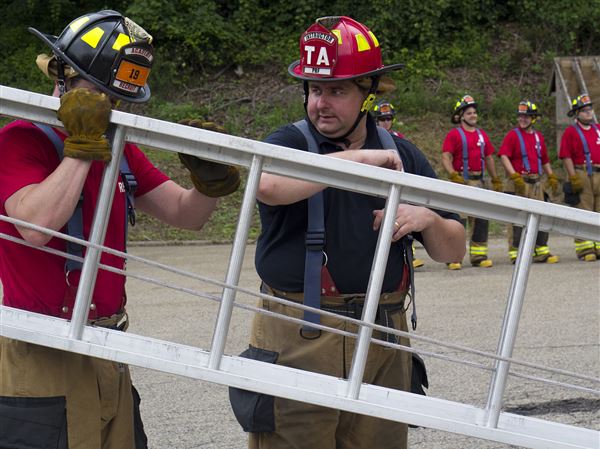 Pittsburgh Police and Fire Training Academy instructor Bernard Mohan, center, instructs recruits on proper ground ladder technique.