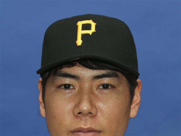 Pirates send Jung Ho Kang to IL, call up Jake Elmore