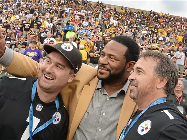 Steelers legend Jerome Bettis announces that he's graduated from Notre Dame